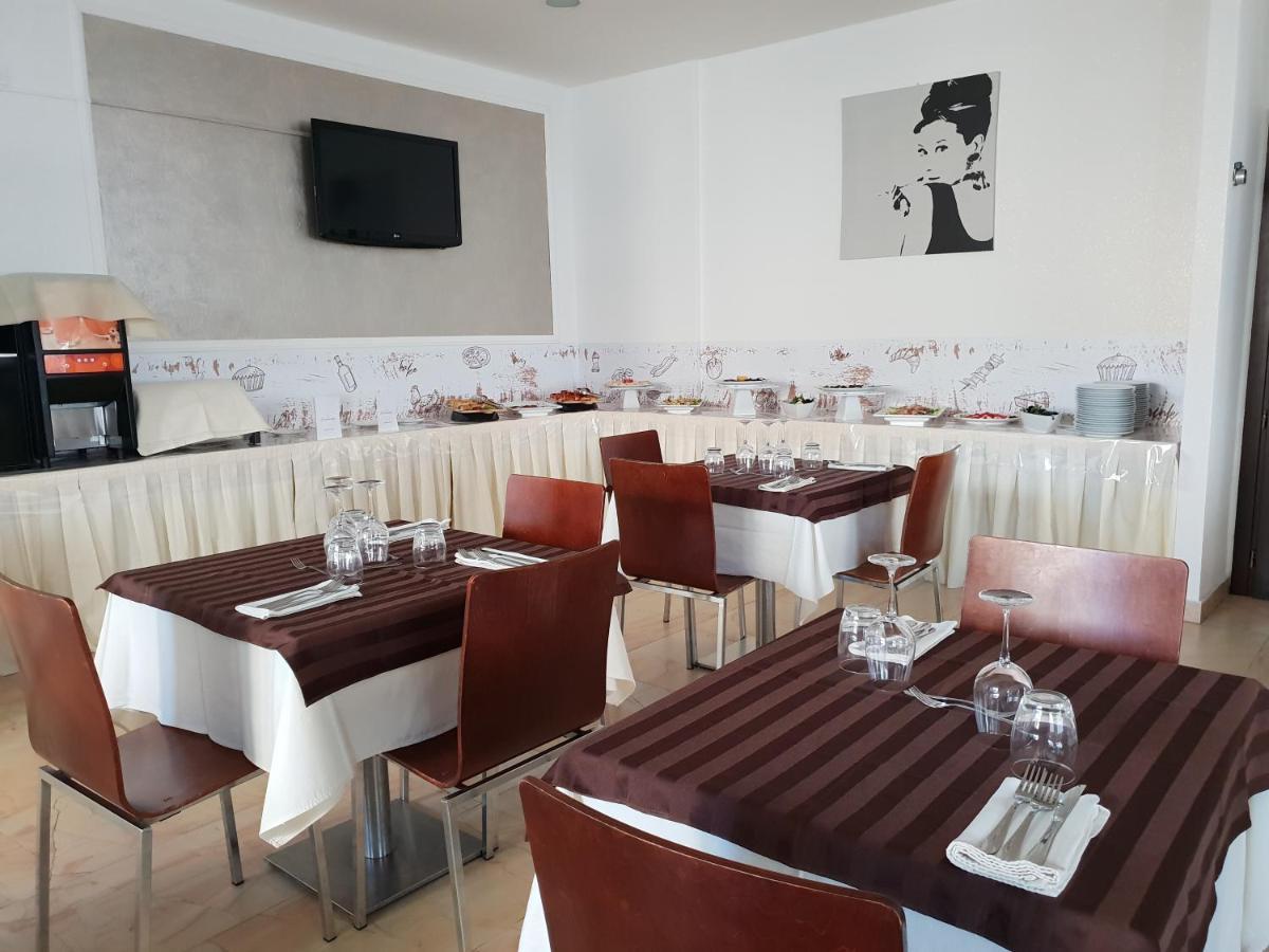 Hotel Diamante Cesenatico Esterno foto