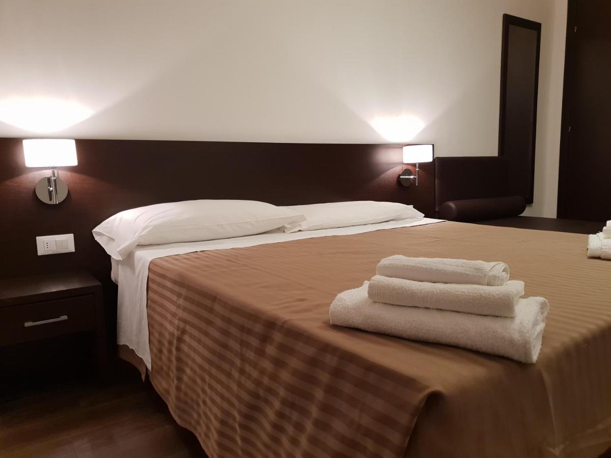 Hotel Diamante Cesenatico Esterno foto