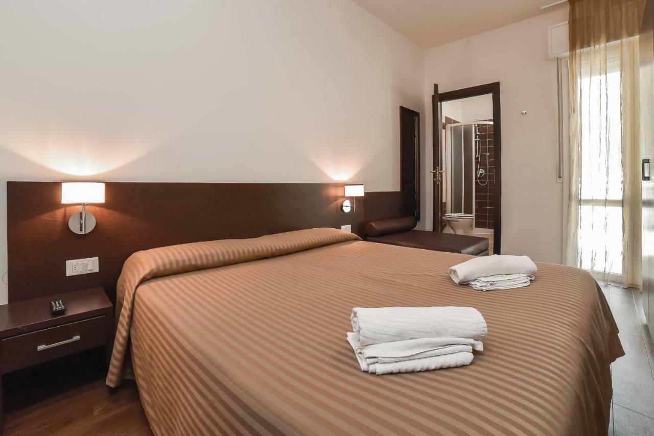 Hotel Diamante Cesenatico Esterno foto