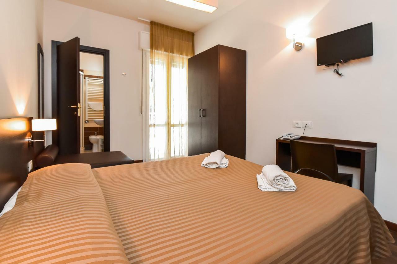 Hotel Diamante Cesenatico Esterno foto